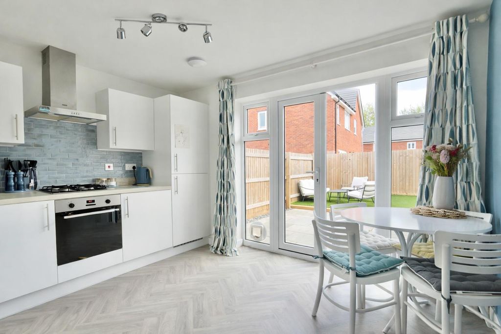 Property photo 3 of 14 Kitchen