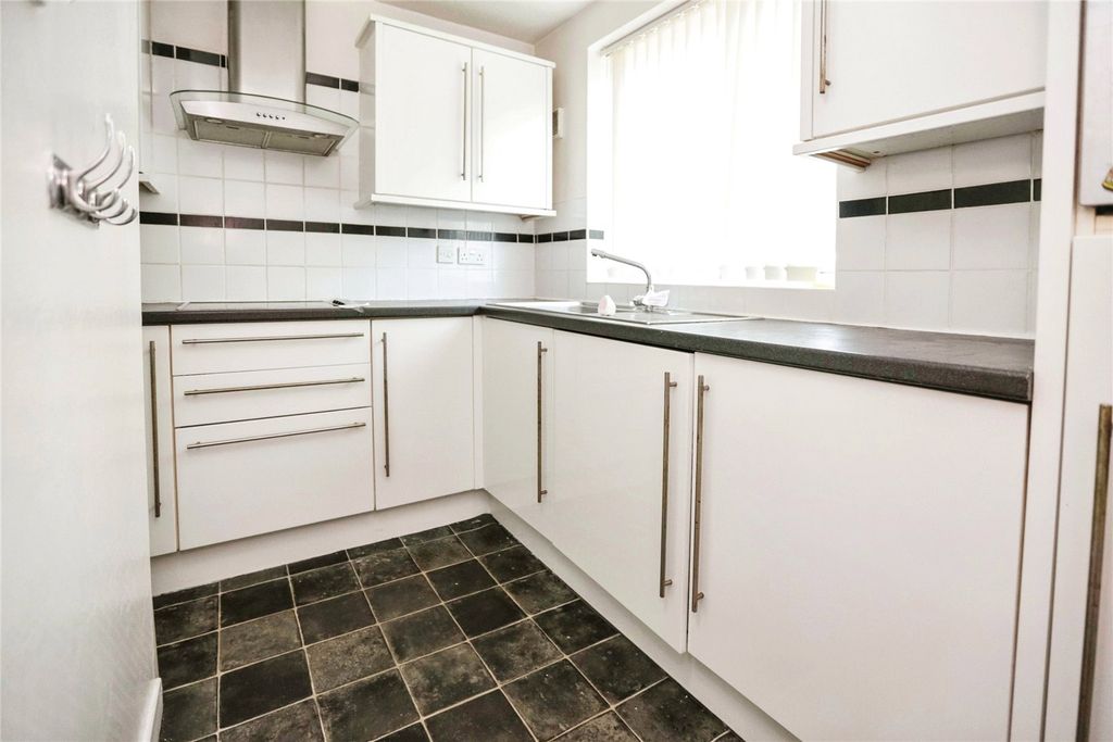 Property photo 3 of 16 Kitchen