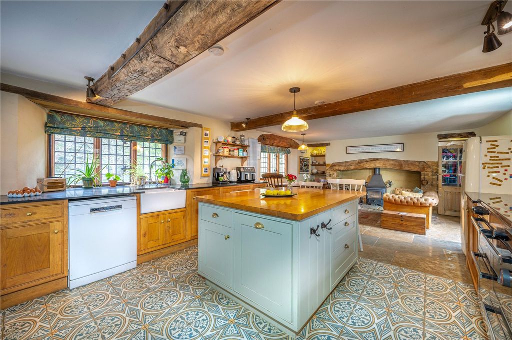 Property photo 3 of 19 Kitchen/Breakfast