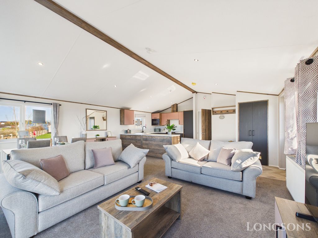 Property photo 3 of 19 Cam02173G0 Pr0333 Still054