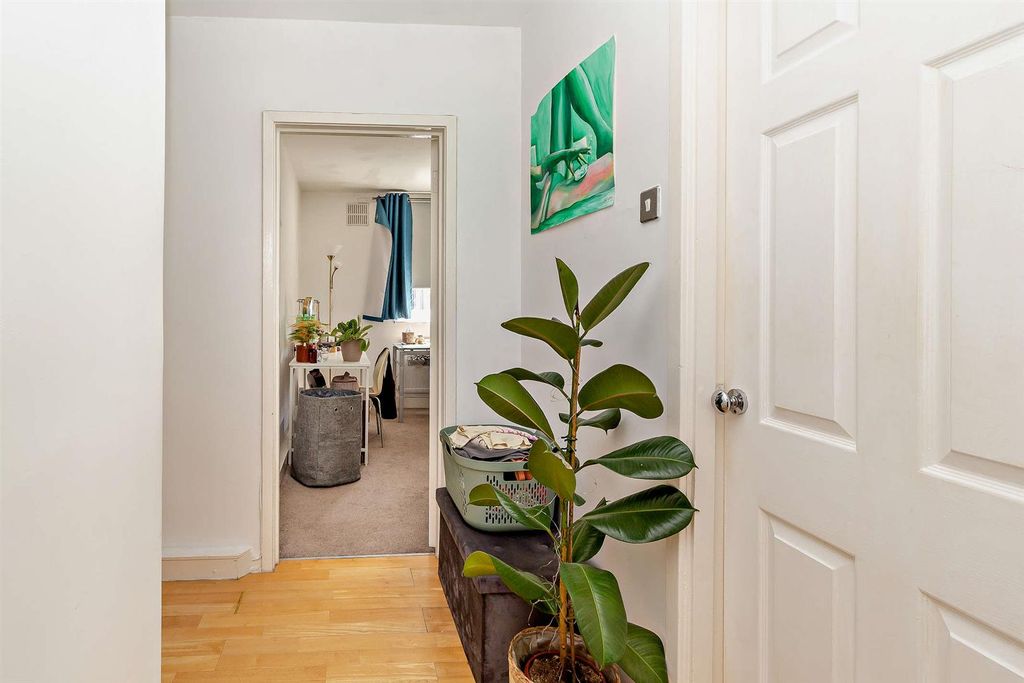 Property photo 2 of 12 8696470-Interior13-800.Jpg
