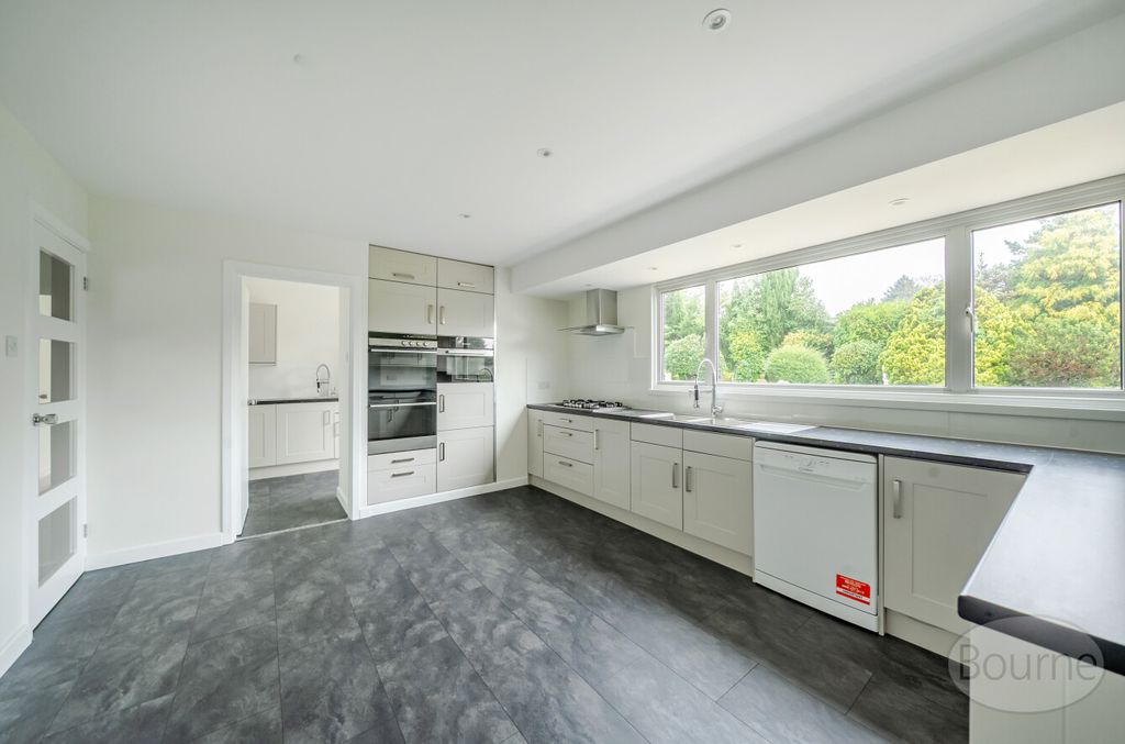 Property photo 3 of 15 c74E8E81-3333-499...