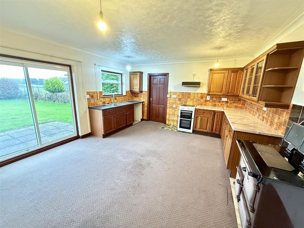 Property photo 3 of 24 Kitchen/Dining Room