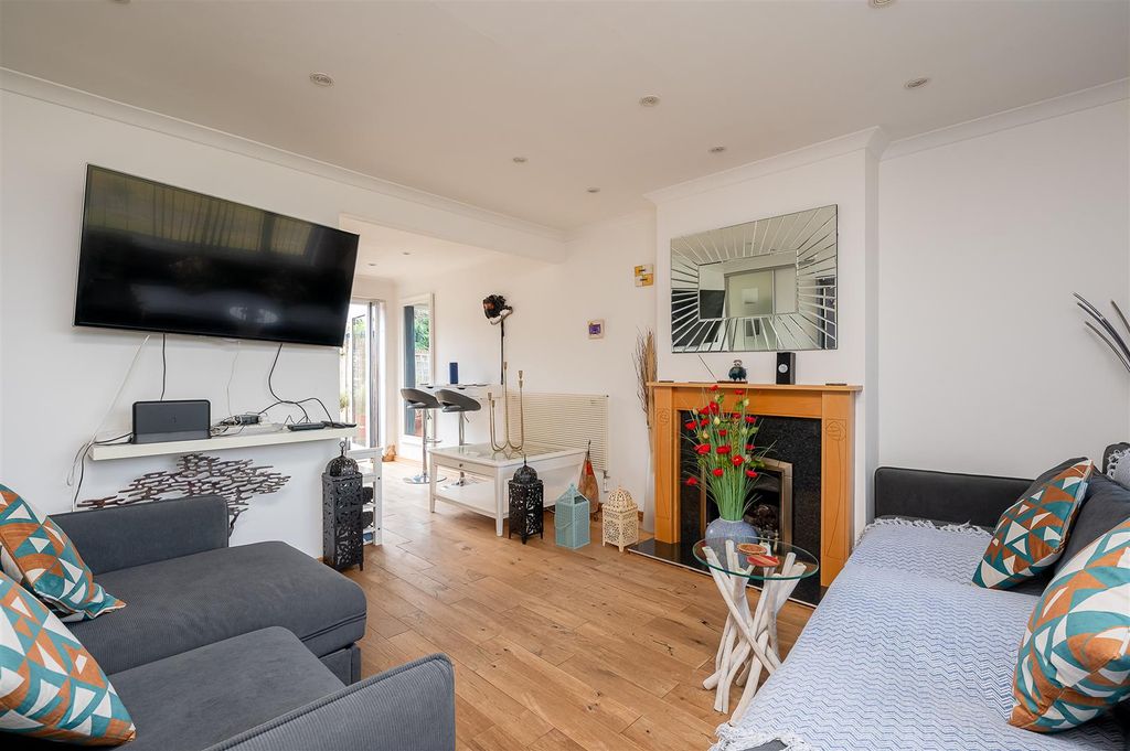 Property photo 3 of 18 60 Beech Avenue-13.Jpg