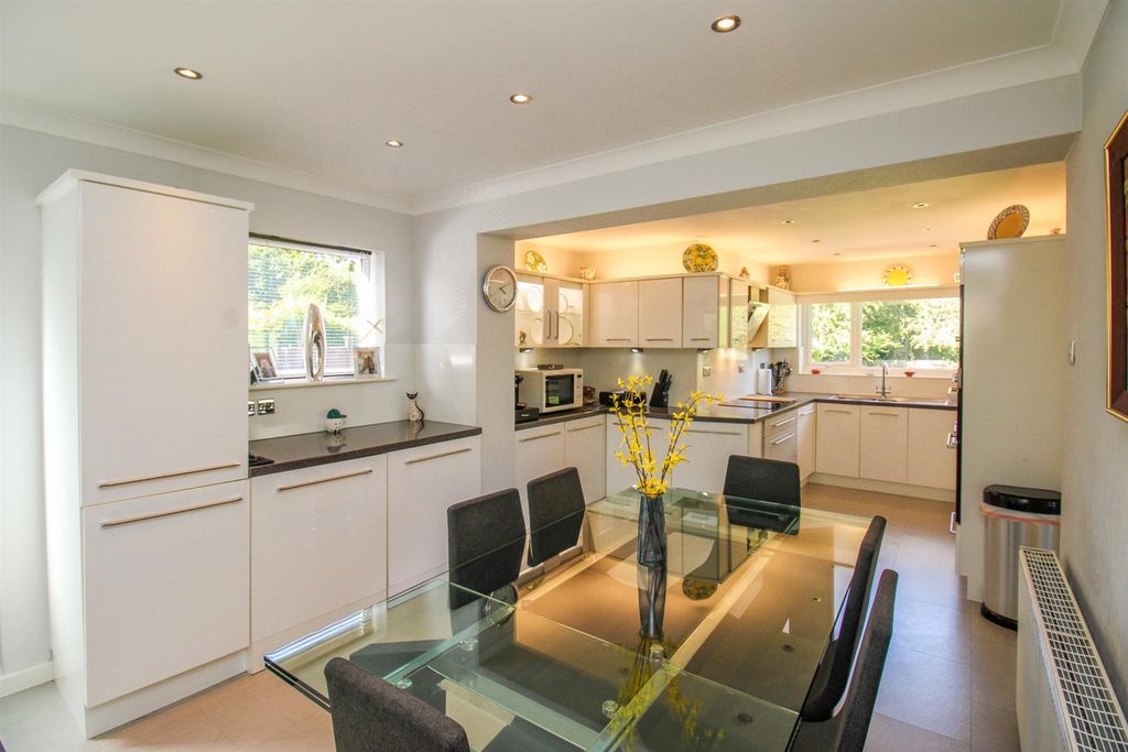 Property photo 3 of 21 Kitchen Breakfast Room