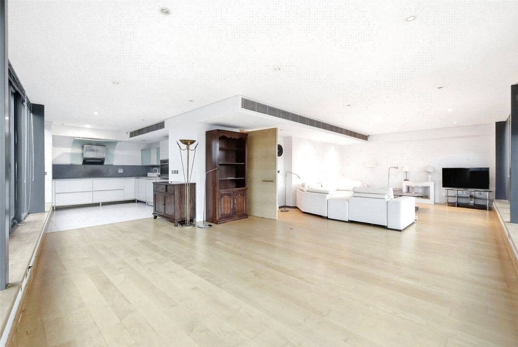 Property photo 3 of 24 Picture No. 07