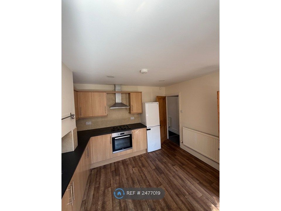 Property photo 3 of 10 Kitchen