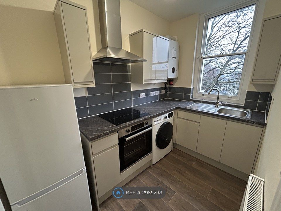 Property photo 2 of 7 Kitchen