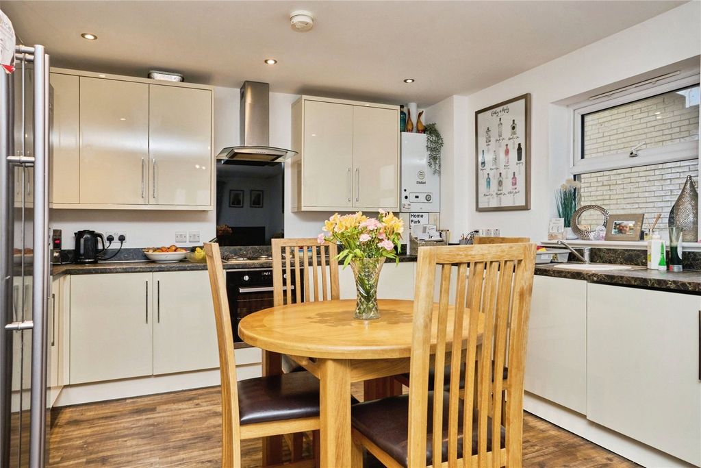 Property photo 3 of 12 Picture No. 10