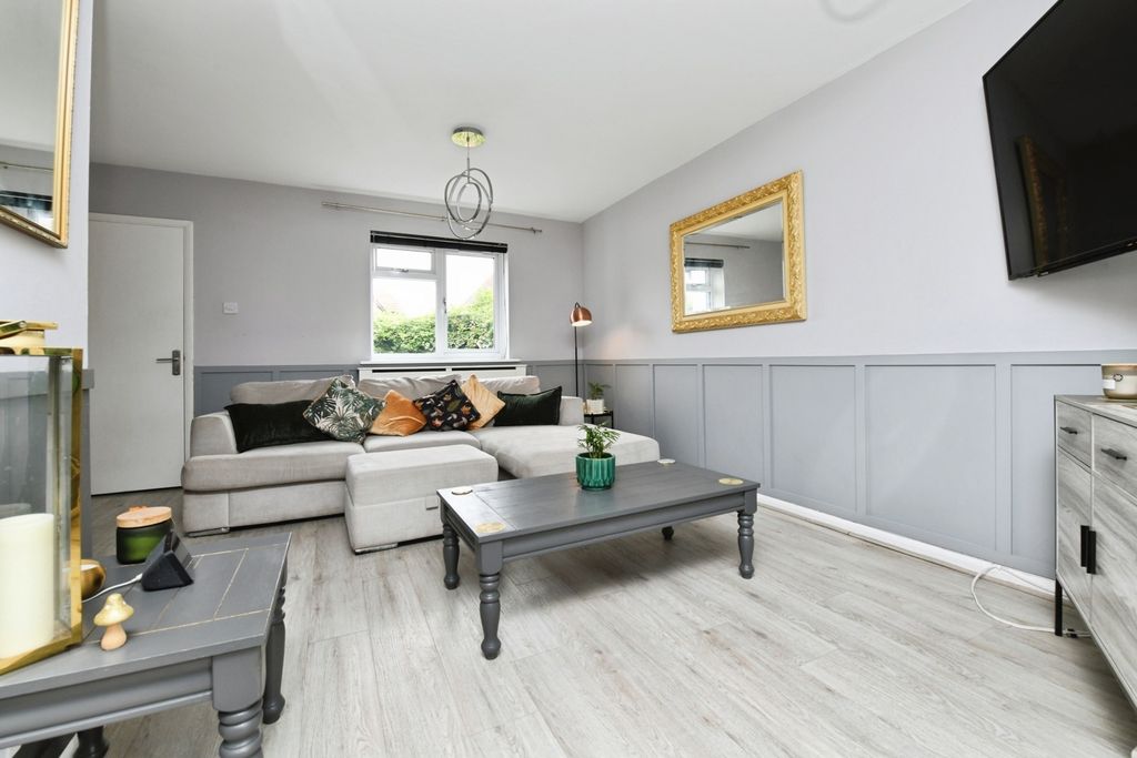 Property photo 2 of 11 Pbox-Img.Jpg