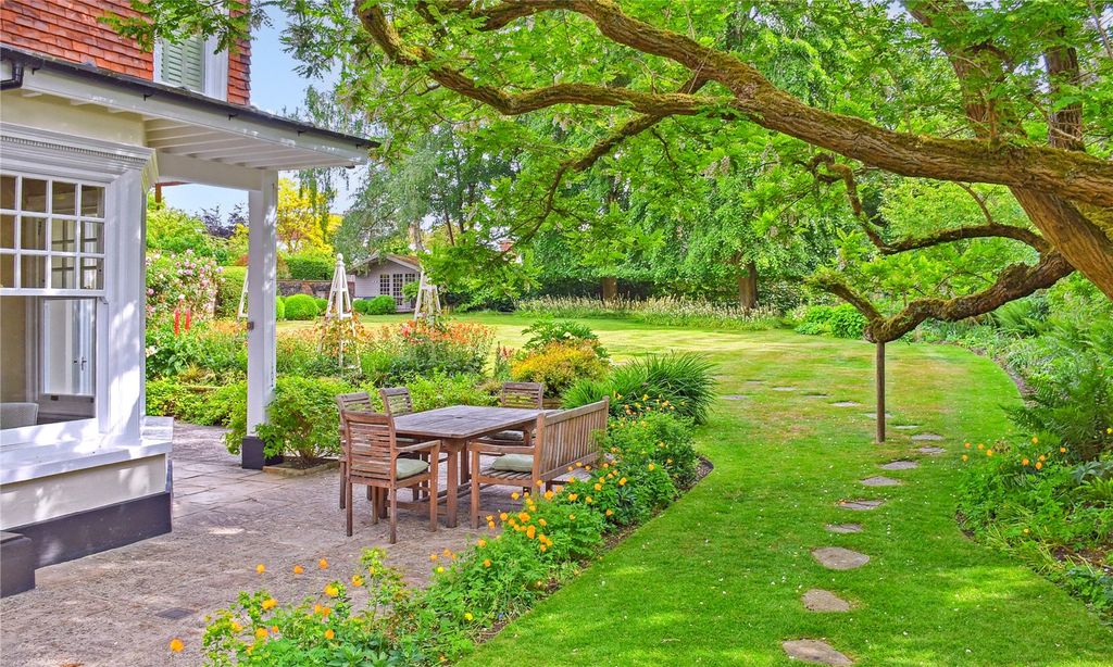 Property photo 2 of 24 Garden