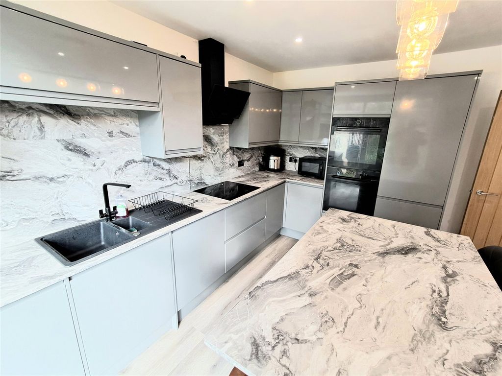 Property photo 2 of 15 Kitchen