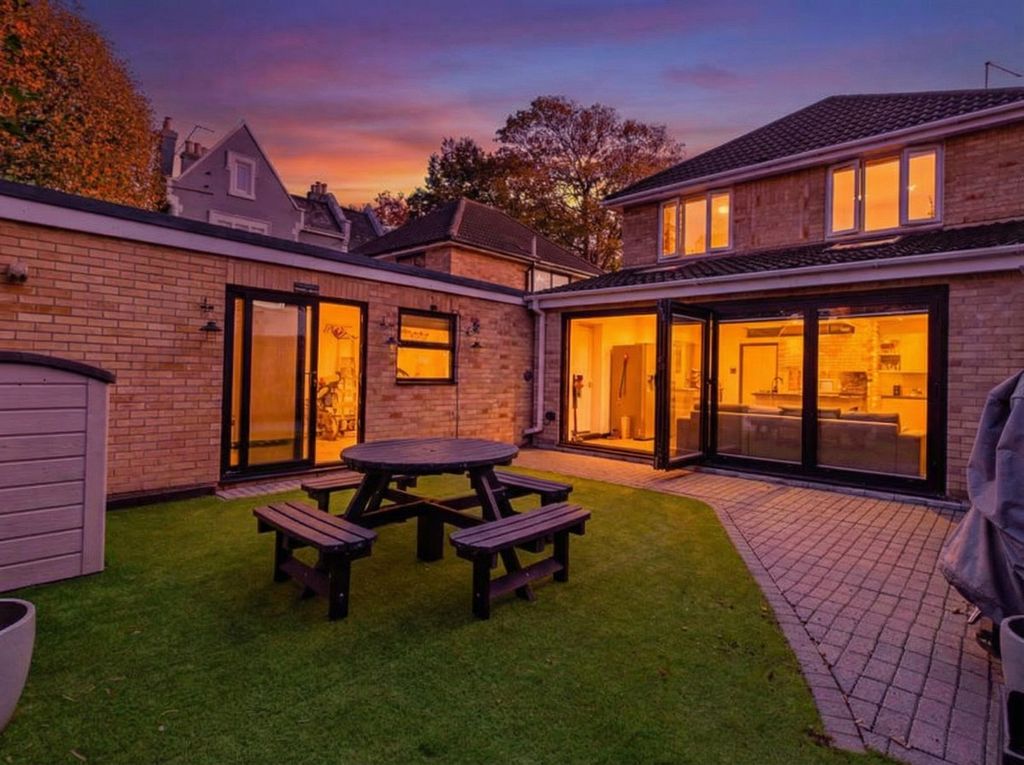 Property photo 2 of 18