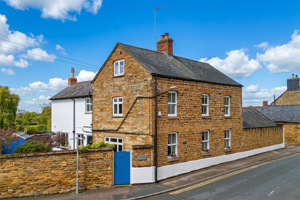 Property photo 1 of 31 High Street