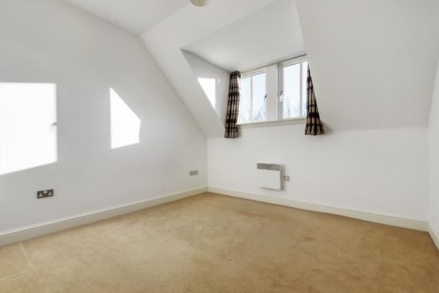 Property photo 3 of 10 Bedroom