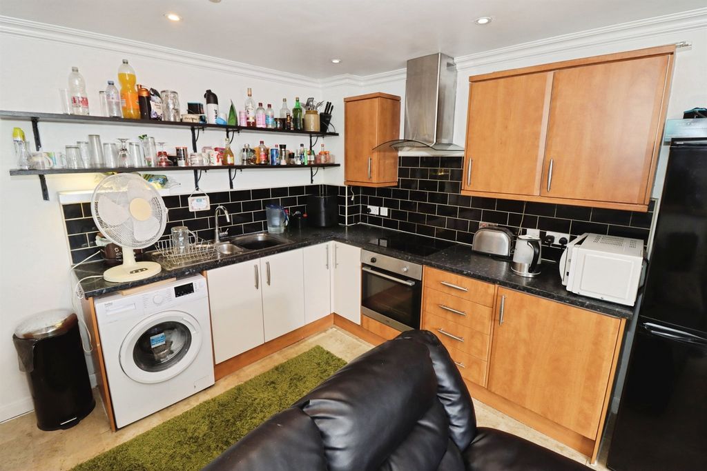 Property photo 3 of 11
