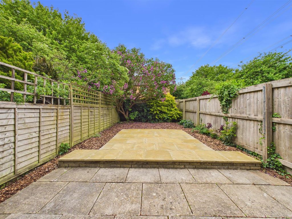 Property photo 2 of 11 Garden