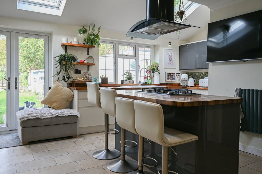 Property photo 2 of 19