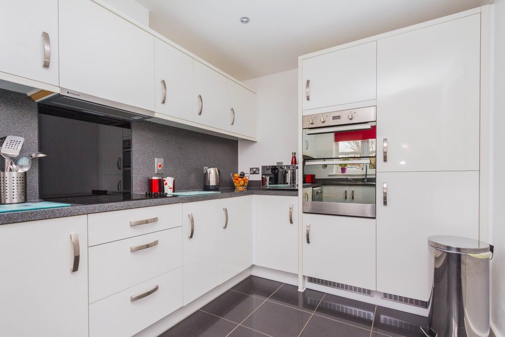 Property photo 3 of 17 Kitchen