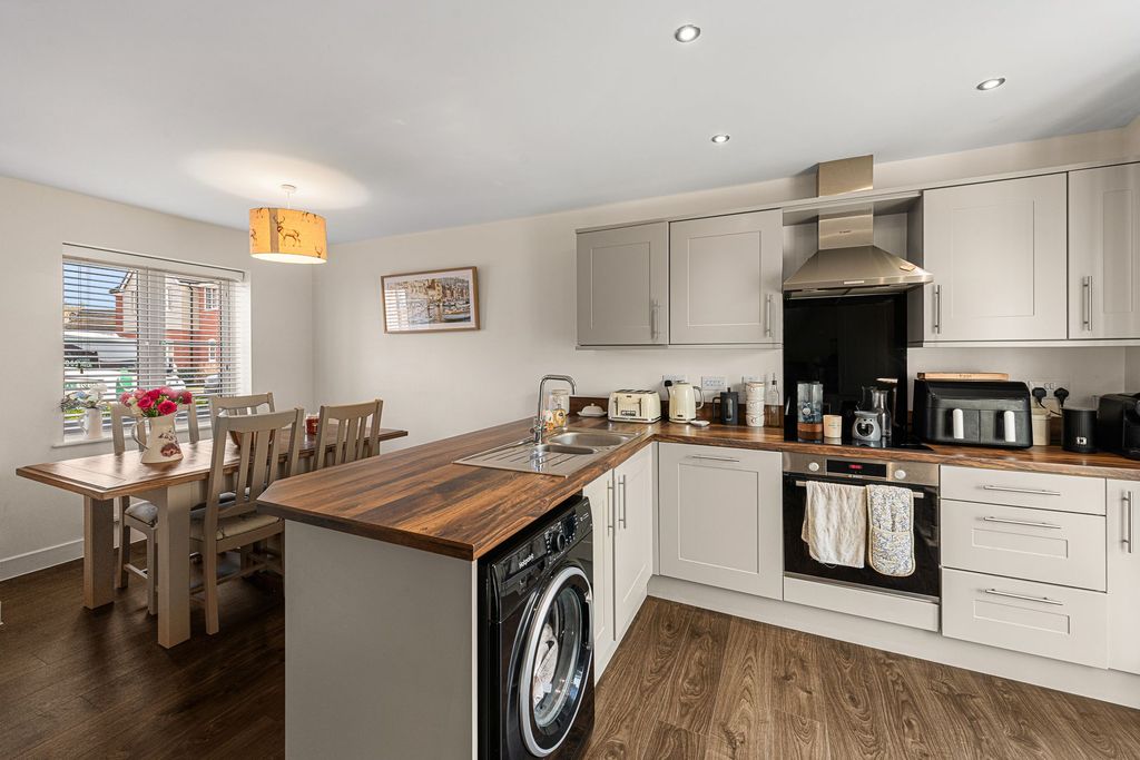 Property photo 3 of 25