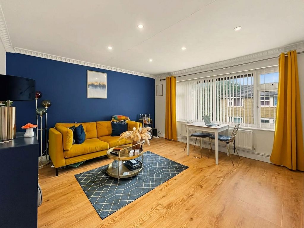 Property photo 2 of 17