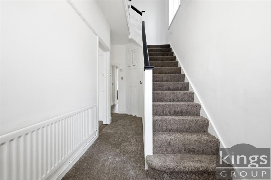 Property photo 2 of 30