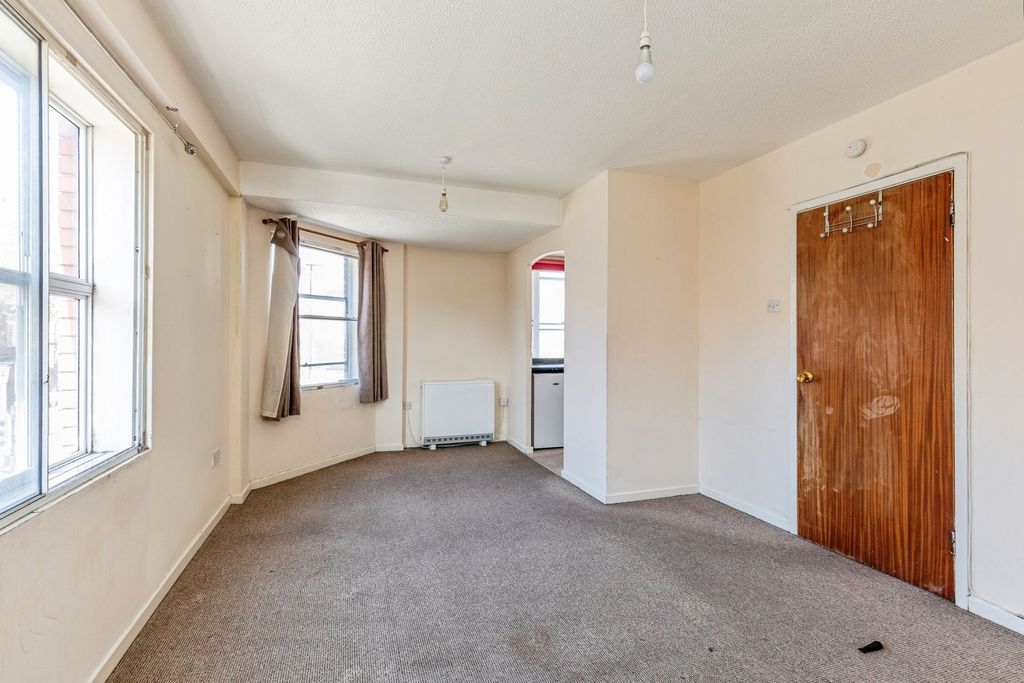 Property photo 2 of 8 Pbox-Img.Jpg