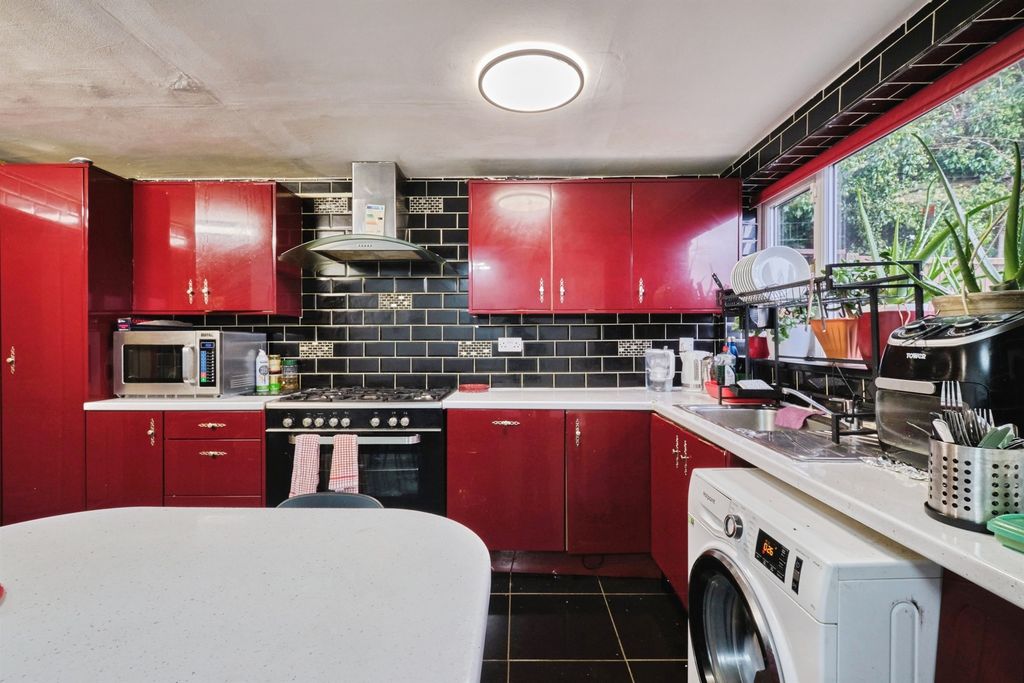 Property photo 3 of 21