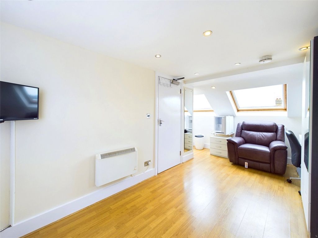 Property photo 3 of 21 Picture No. 04