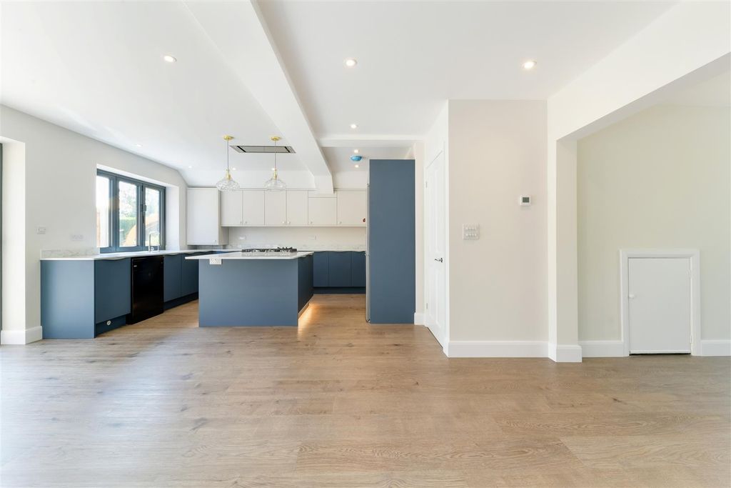 Property photo 3 of 21 Oatfield Road, 33- (14).Jpg