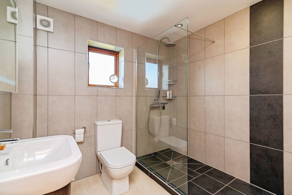 Property photo 3 of 26 Shower Room