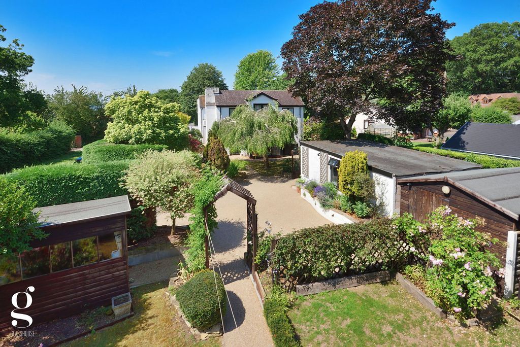 Property photo 2 of 47