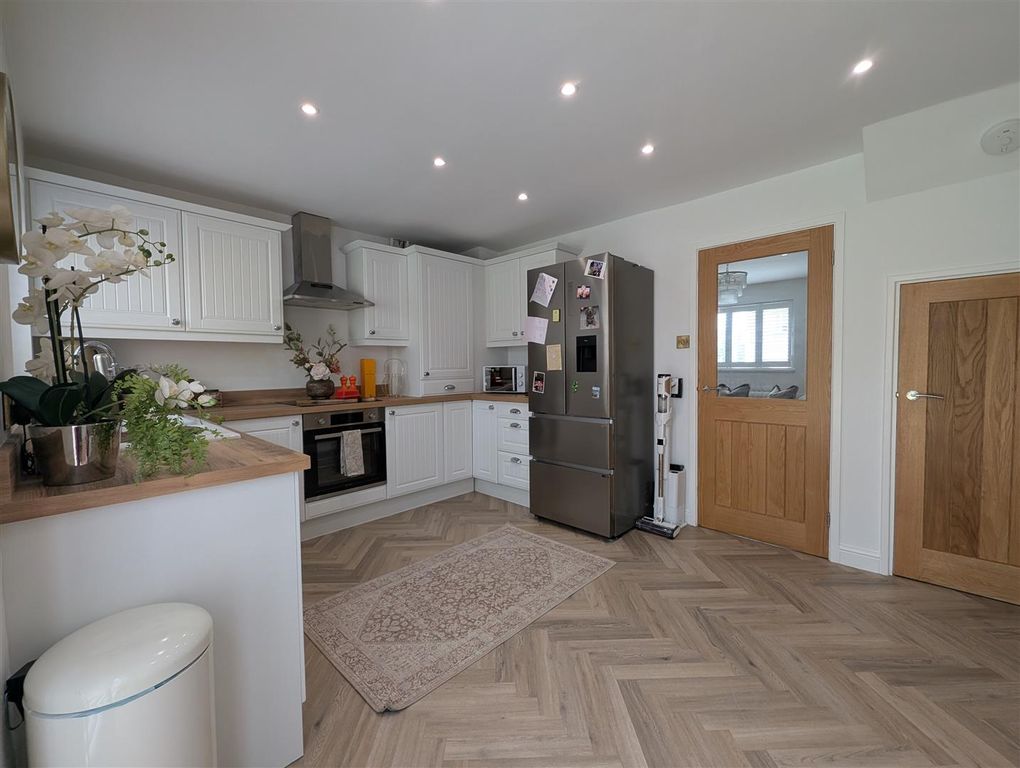 Property photo 3 of 15 Kitchen/Diner