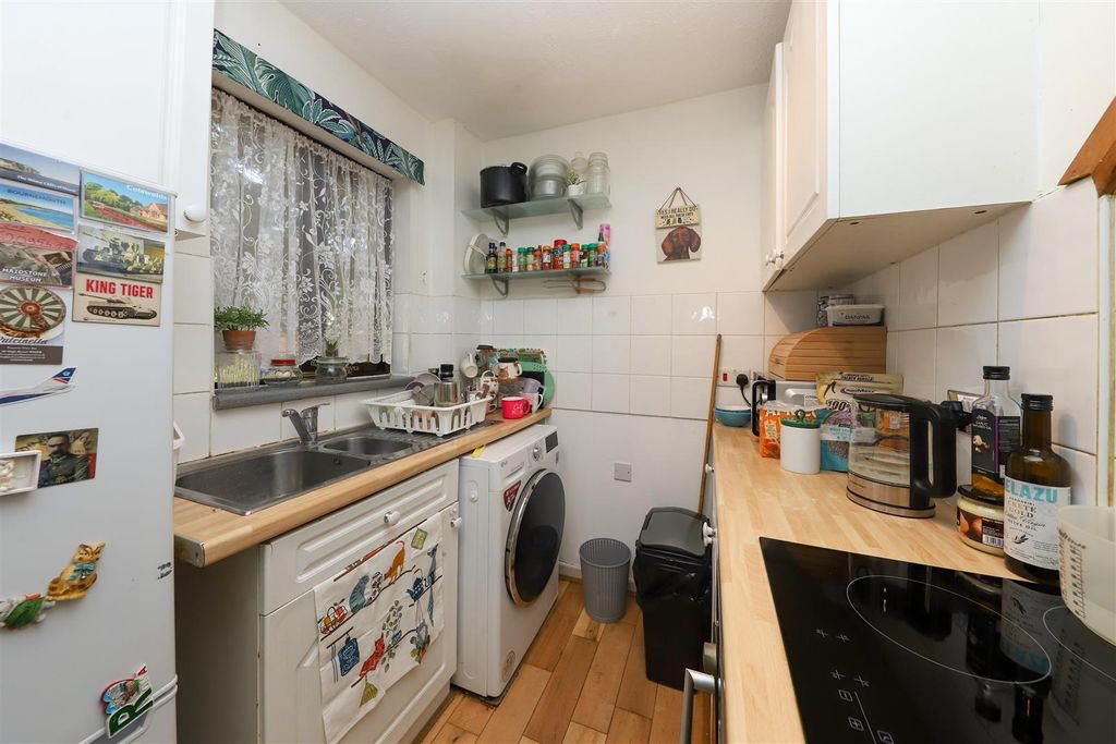 Property photo 2 of 7 Kitcehn