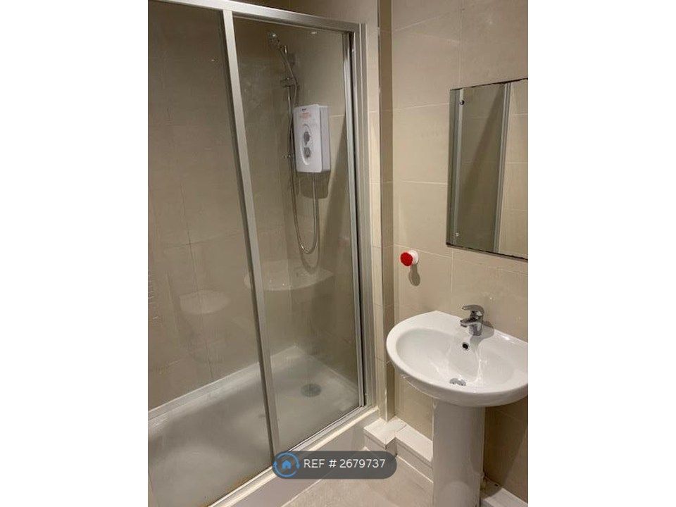 Property photo 3 of 8 Bathroom 1