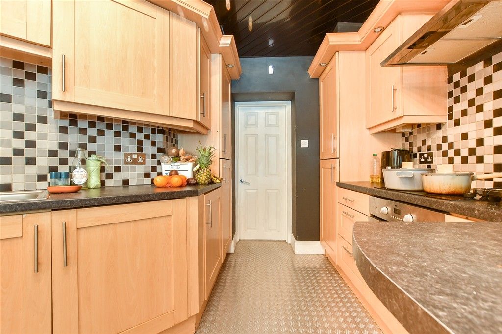 Property photo 2 of 8 Kitchen