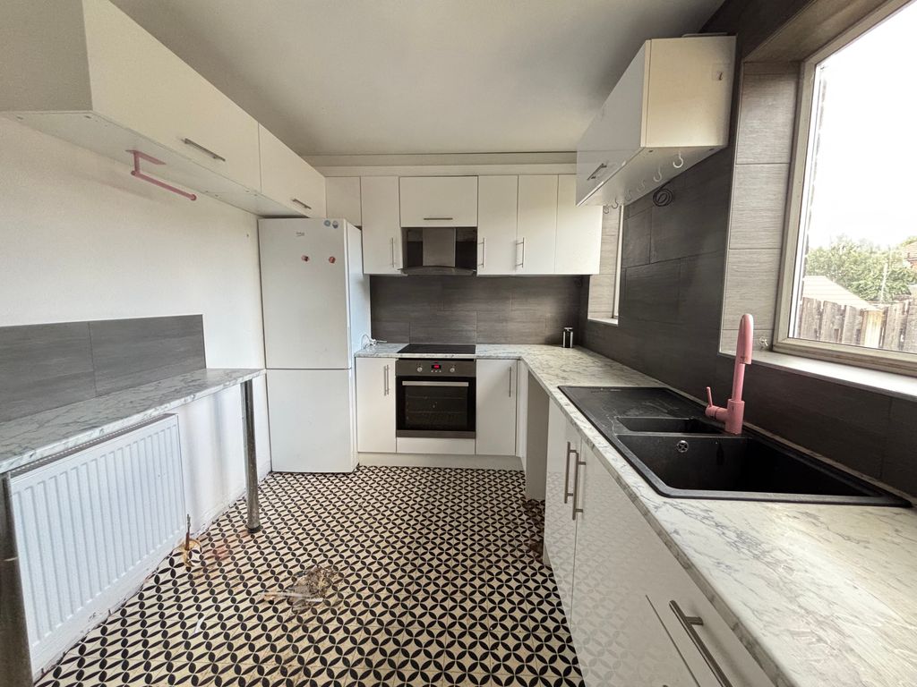 Property photo 3 of 12 Int Oven-Hob