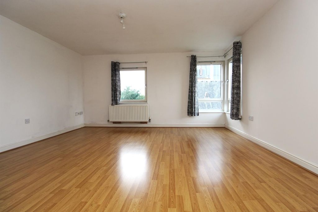 Property photo 2 of 7