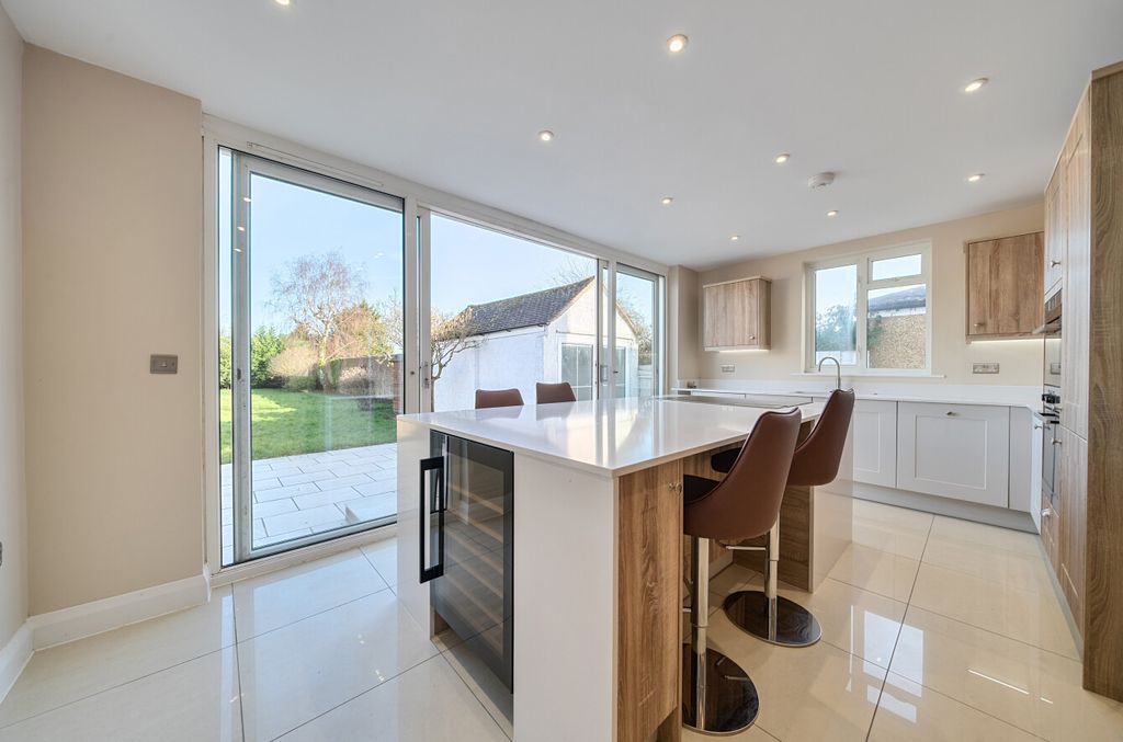 Property photo 3 of 20 1418417-11-699F20...