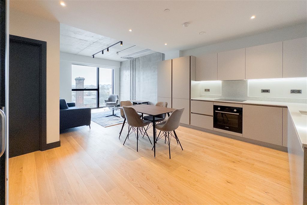 Property photo 1 of 10 (Main)
