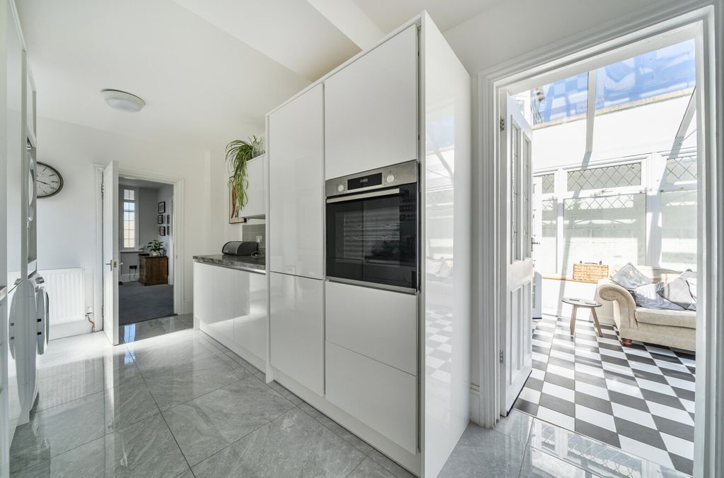 Property photo 3 of 23 1436759-15-69d547...