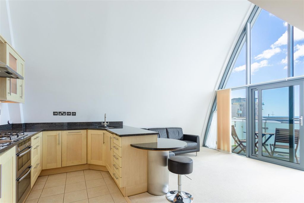 Property photo 2 of 15 Living (3).Jpg