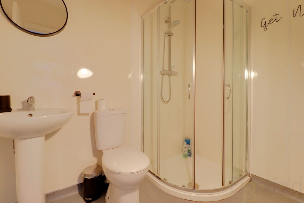 Property photo 3 of 11 Ensuite 1
