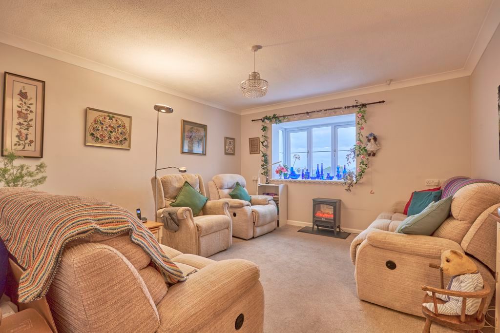 Property photo 2 of 10 Living Room