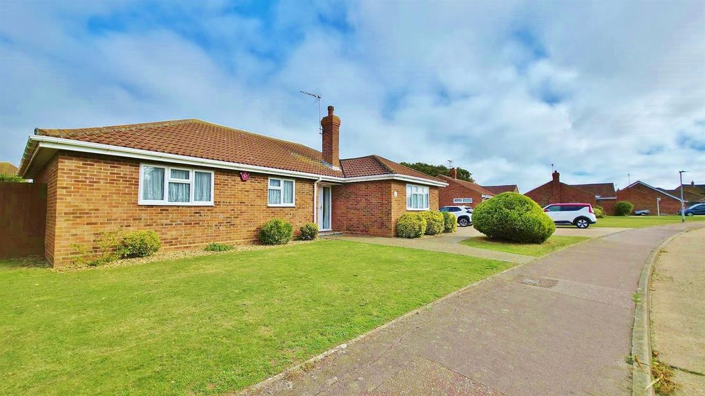 Property photo 1 of 20 Outside - Front