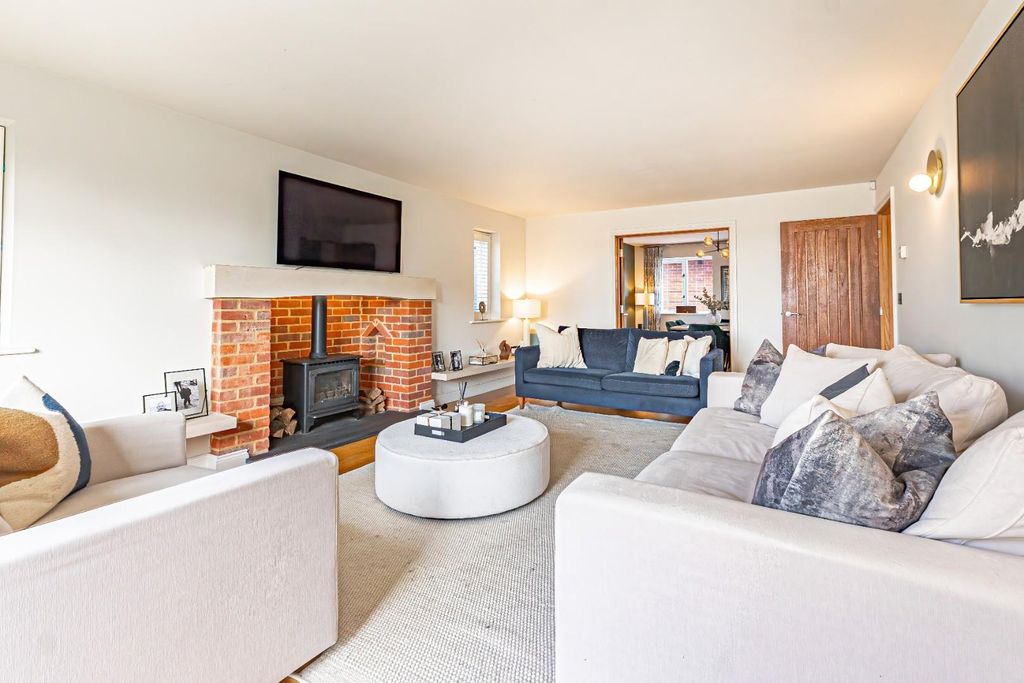 Property photo 2 of 34