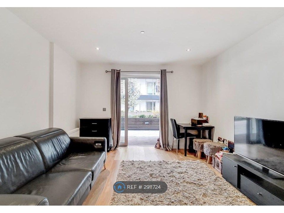 Property photo 1 of 13 Living Room