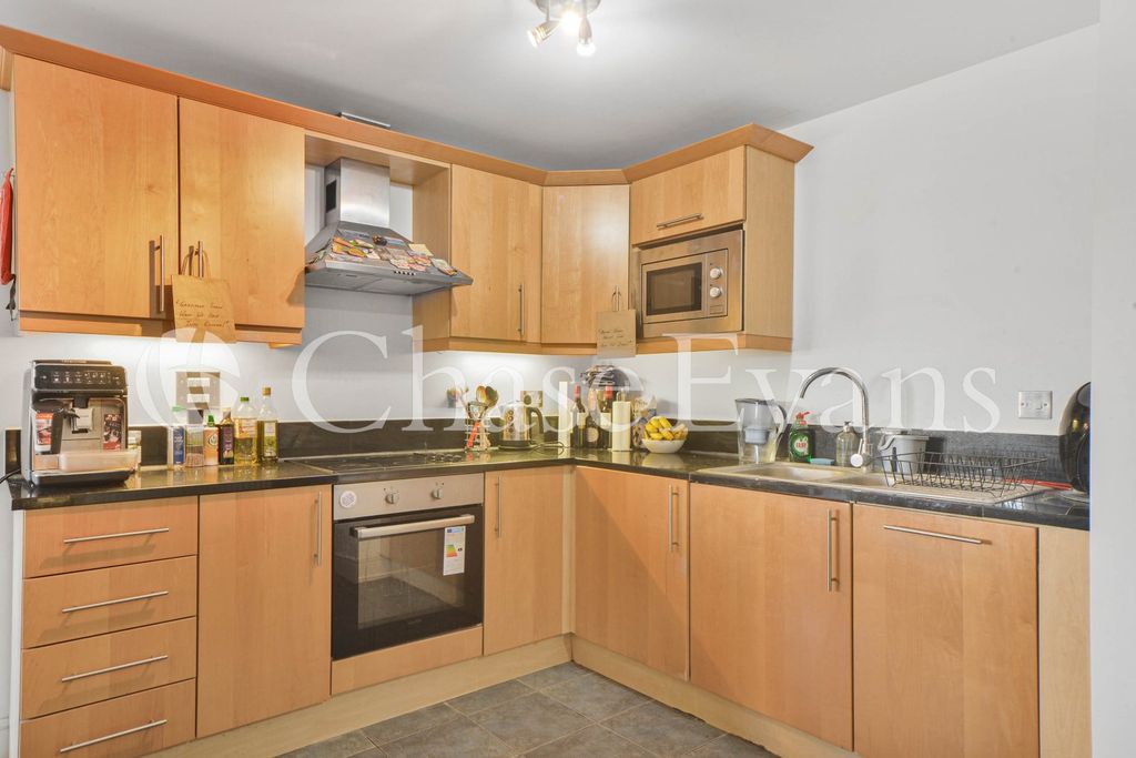 Property photo 2 of 18 Kitchen