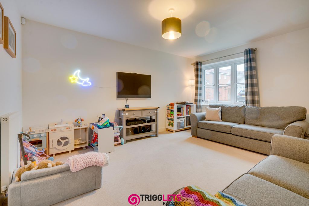 Property photo 2 of 21