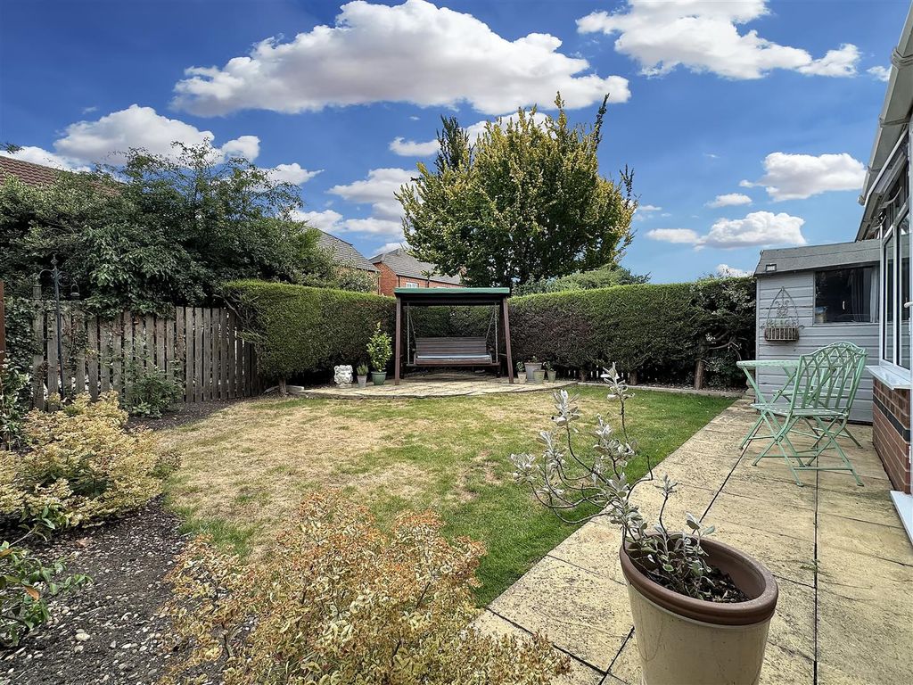 Property photo 3 of 22 Beautifully Maintained Garden 680